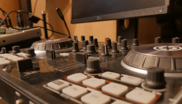  7 Tehnici Eficiente pentru a Stimula Creativitatea Muzicală